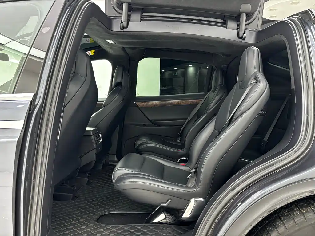 Tesla Model X 2018 — фото 24