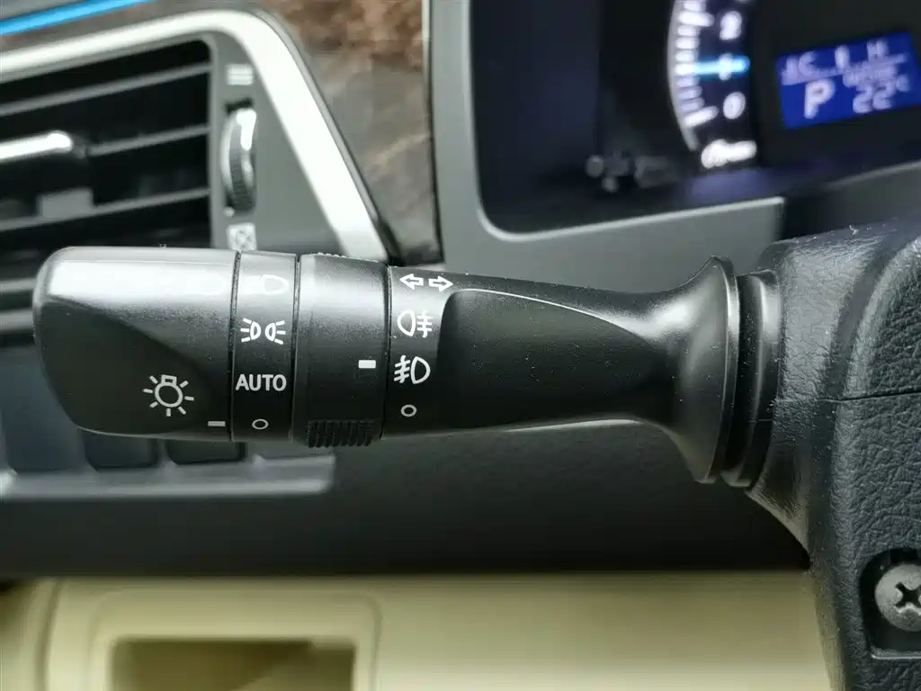 Toyota Camry 2015 — фото 21