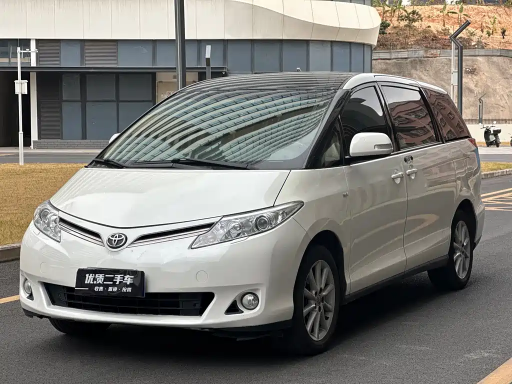 Toyota Previa 2018 — фото 1