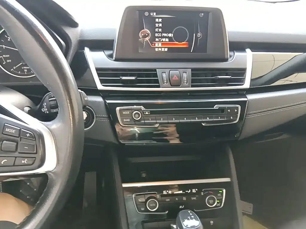 BMW 2 Series Station Wagon 2016 — фото 13