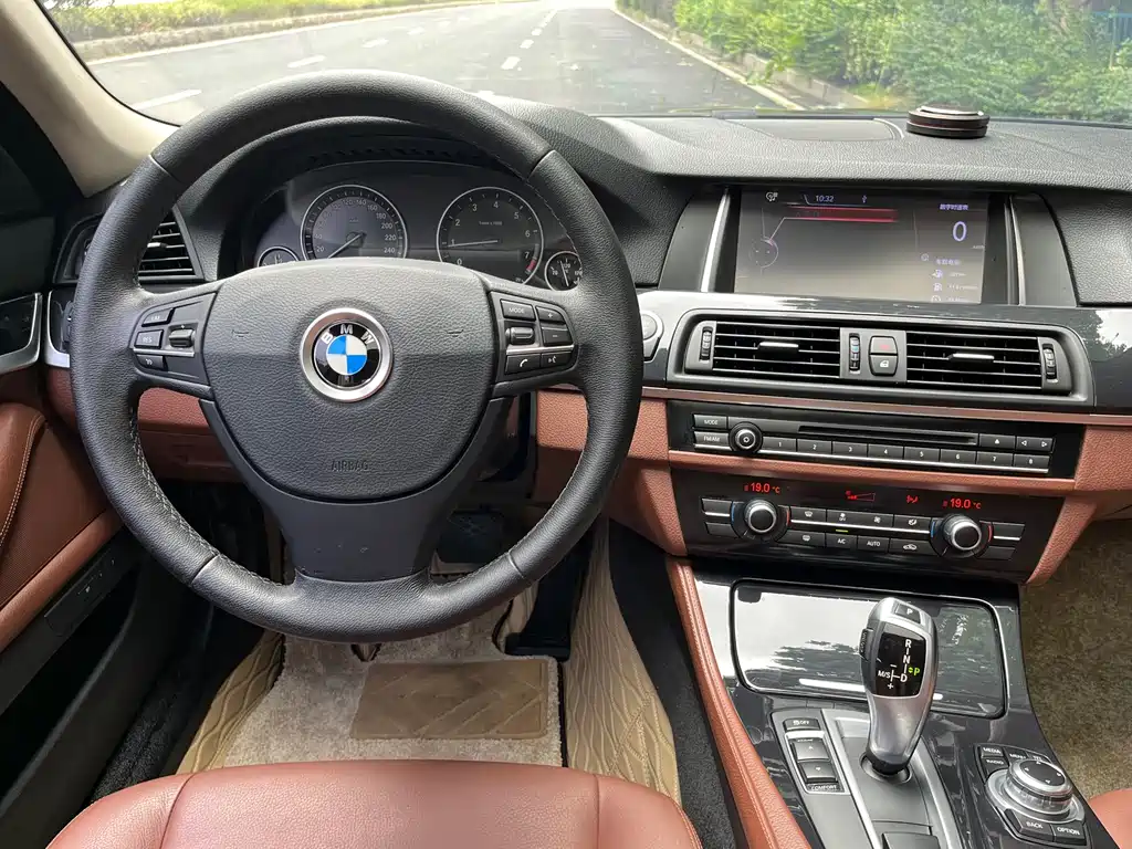 BMW 5 Series 2015 — фото 8