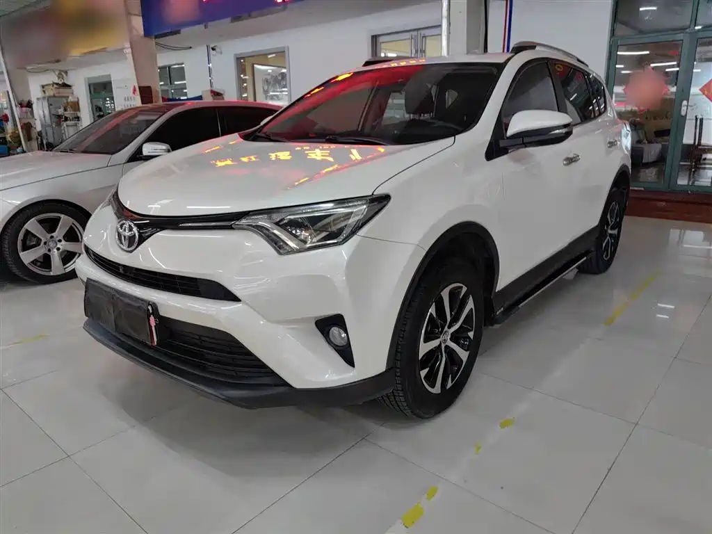 Toyota RAV4 2019 — фото 1