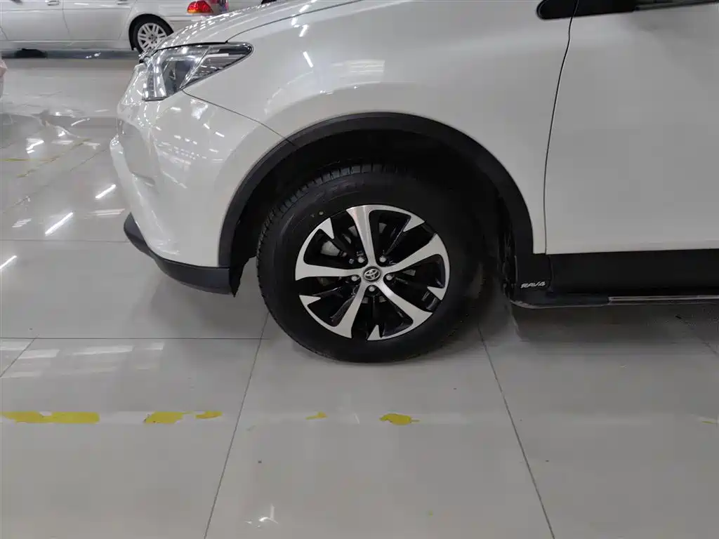 Toyota RAV4 2019 — фото 25