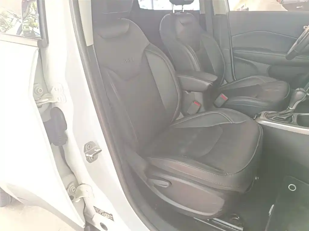 Jeep Compass 2019 — фото 25