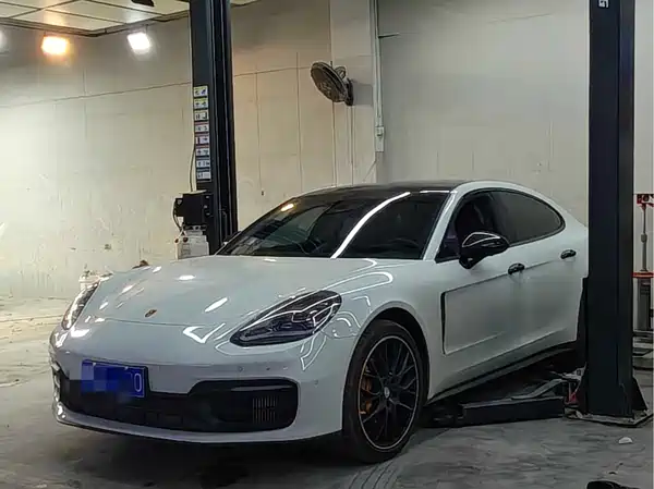 Porsche Panamera 2023