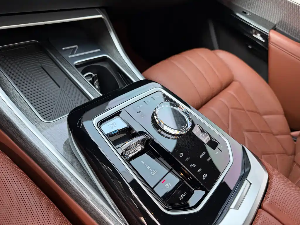 BMW i7 2023 — фото 11
