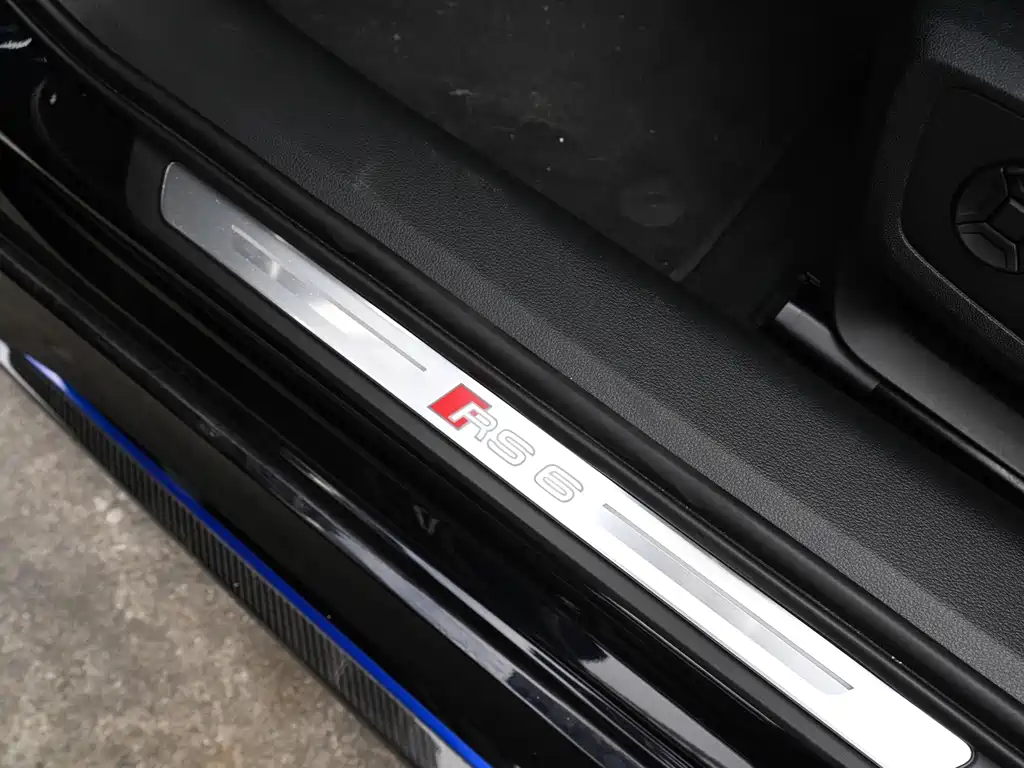 Audi RS 6 2021 — фото 16
