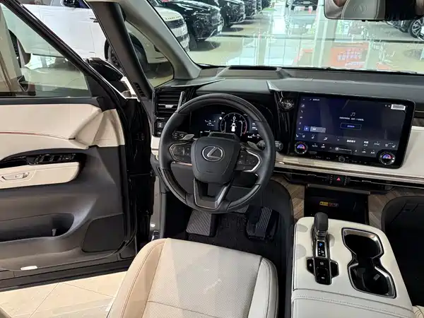 Lexus LM 2026
