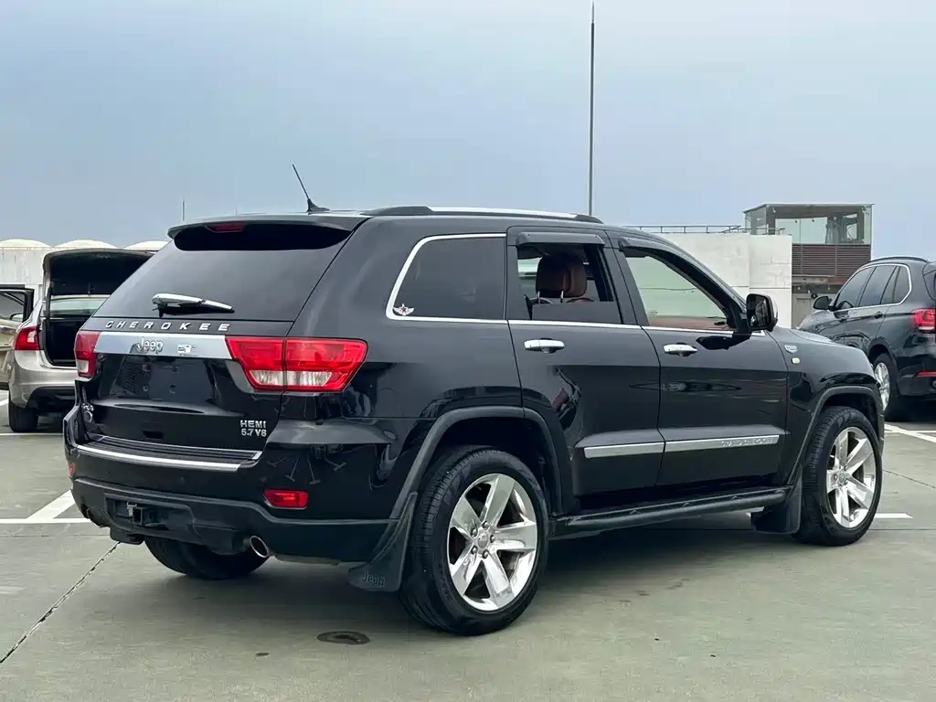 Jeep Grand Cherokee 2012 — фото 10
