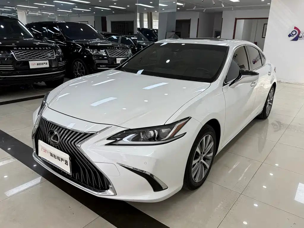 Lexus ES 2019 — фото 1