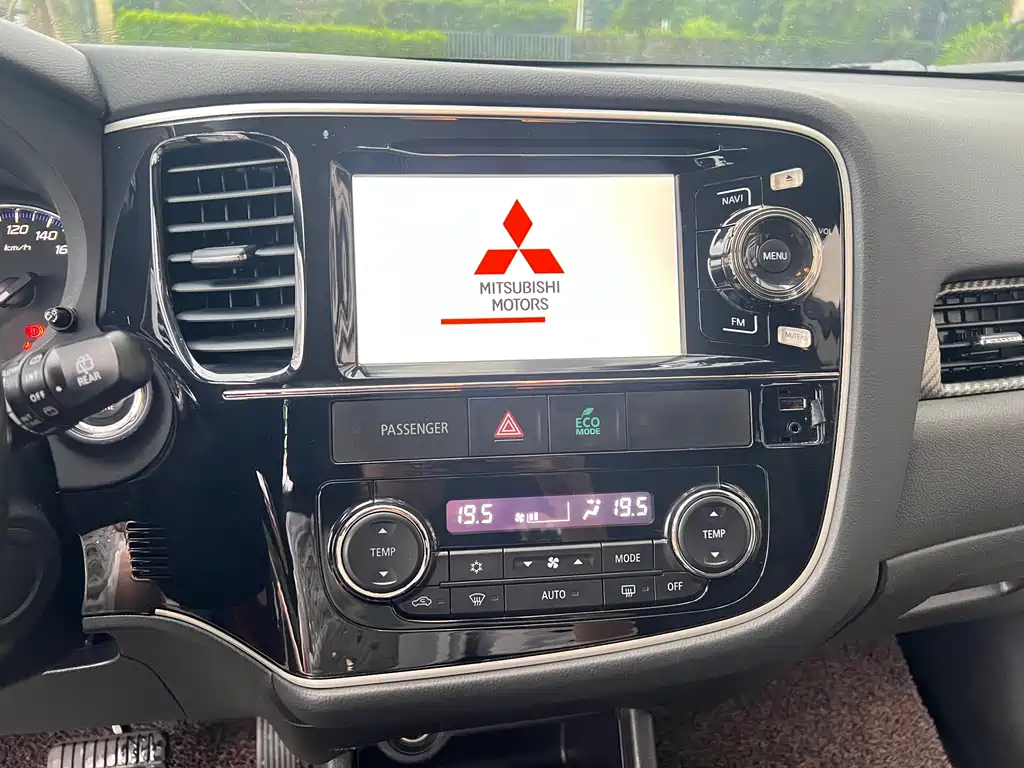 Mitsubishi Outlander 2015 — фото 22