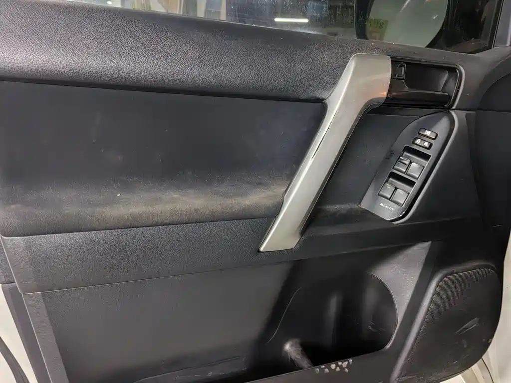 Toyota Prado 2016 — фото 11