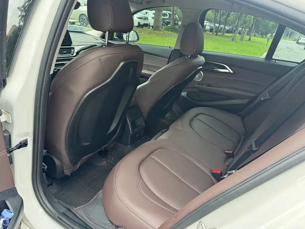 BMW 1 Series 2023 — фото 10