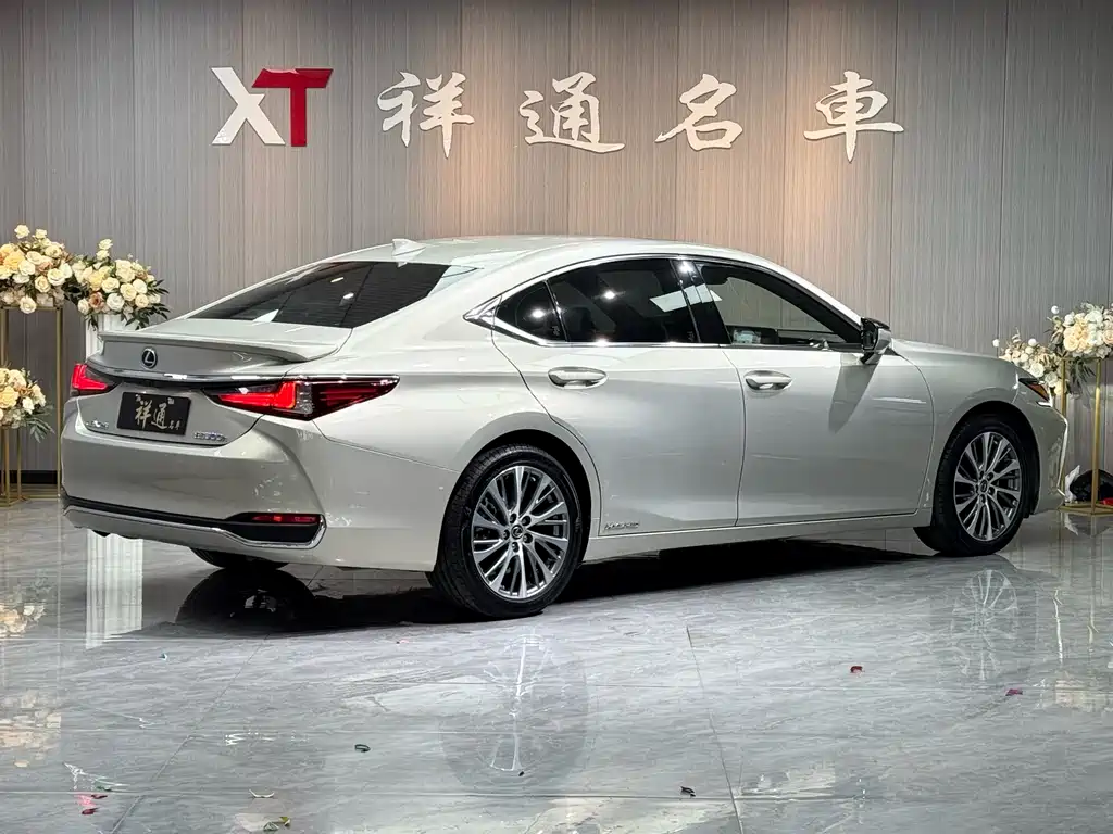 Lexus ES 2021 — фото 24