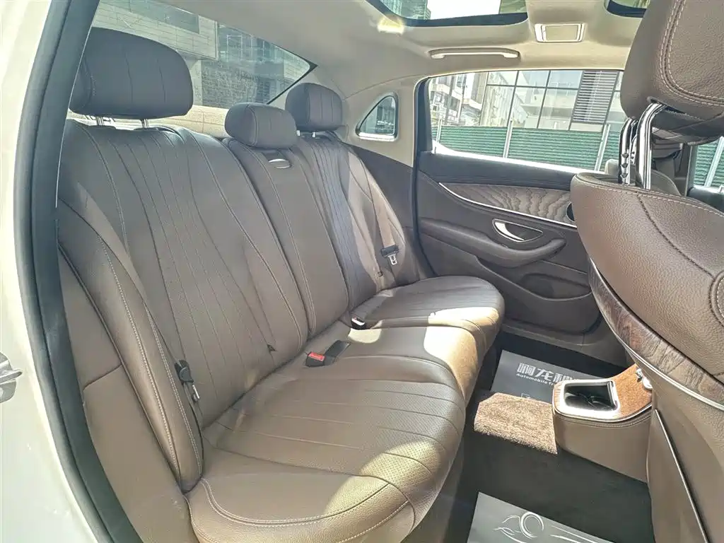 Mercedes-Benz E-Class 2023 — фото 13