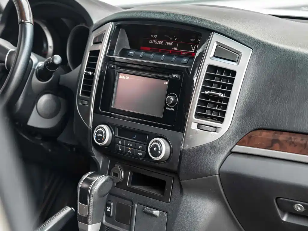 Mitsubishi Pajero 2019 — фото 14