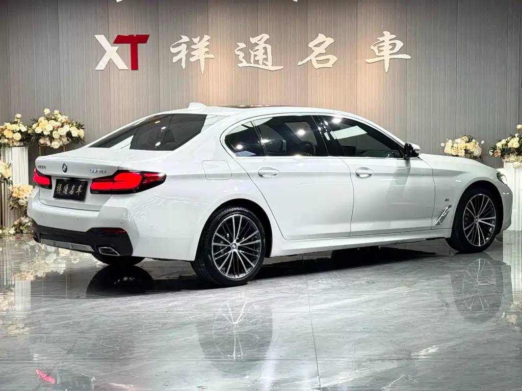 BMW 5 Series 2021 — фото 10