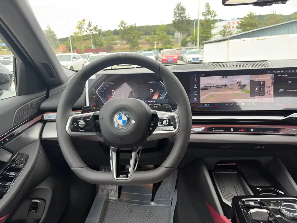 BMW 5 Series 2025 — фото 11
