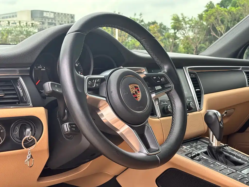 Porsche Macan 2017 — фото 16