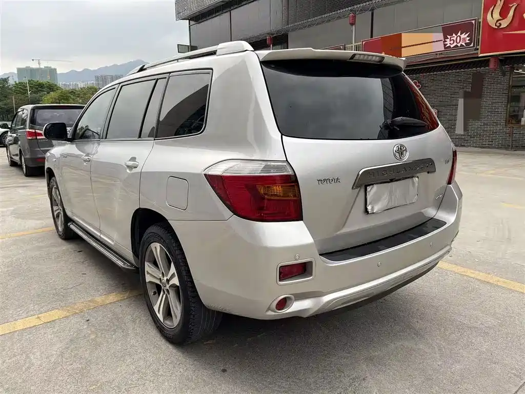 Toyota Highlander 2010 — фото 7