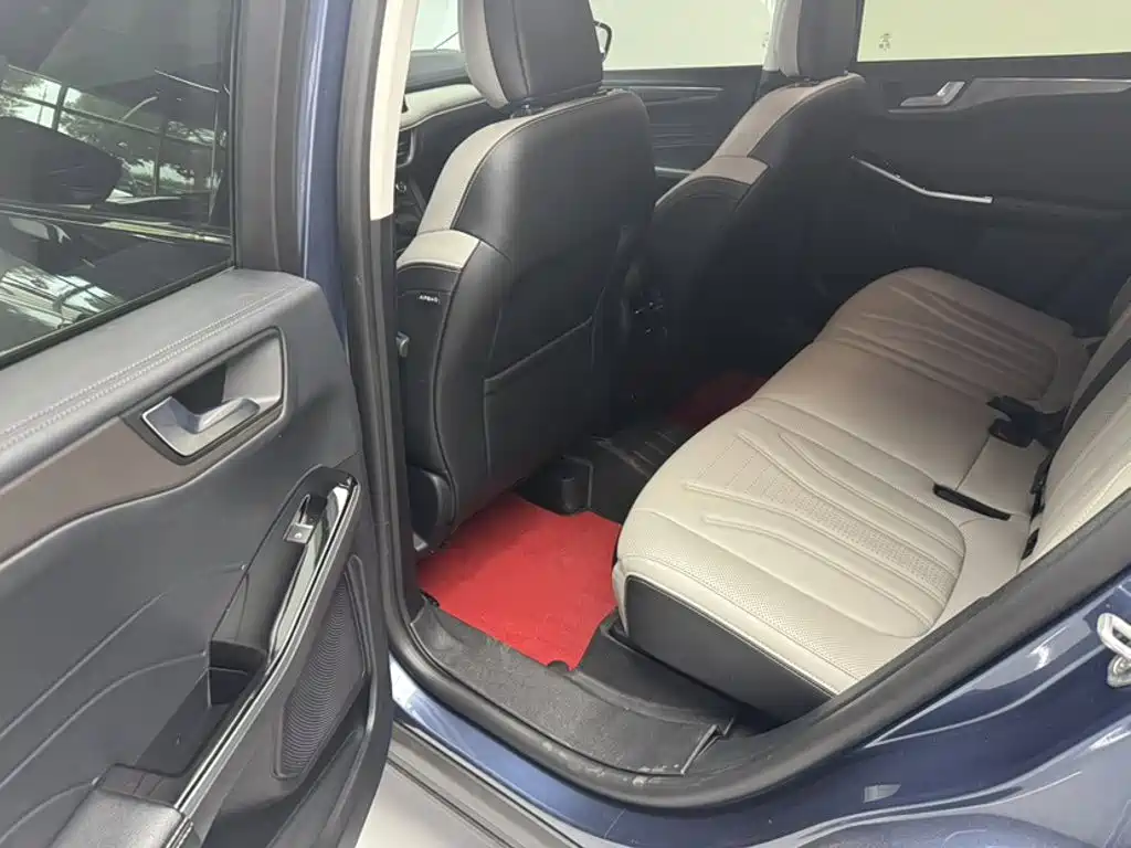 Ford Escape 2022 — фото 14