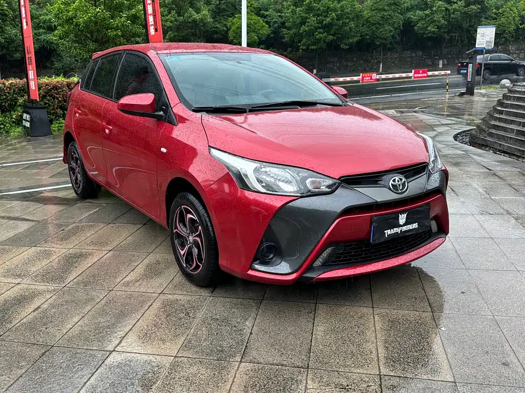 Toyota Yaris L 2017 — фото 2