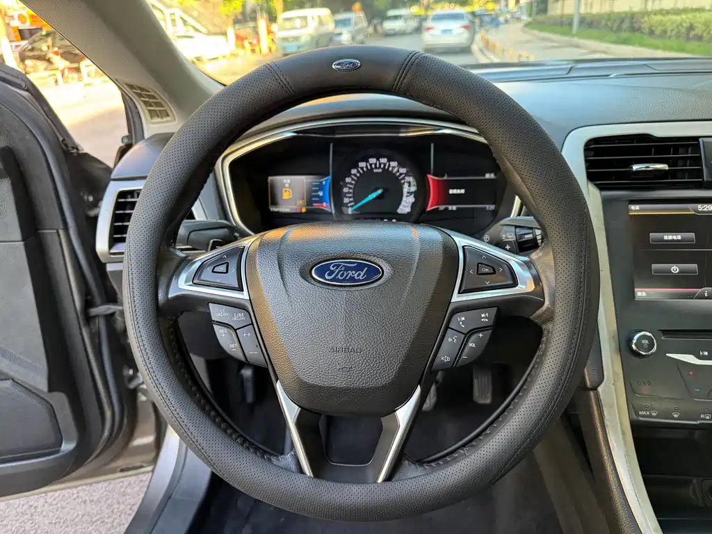 Ford Mondeo 2014 — фото 12