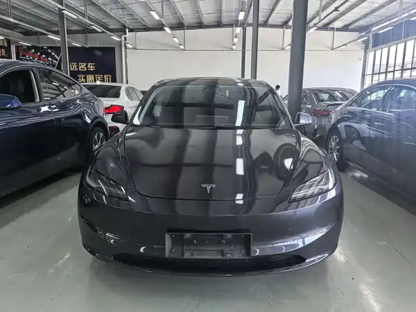 Tesla Model 3 2024