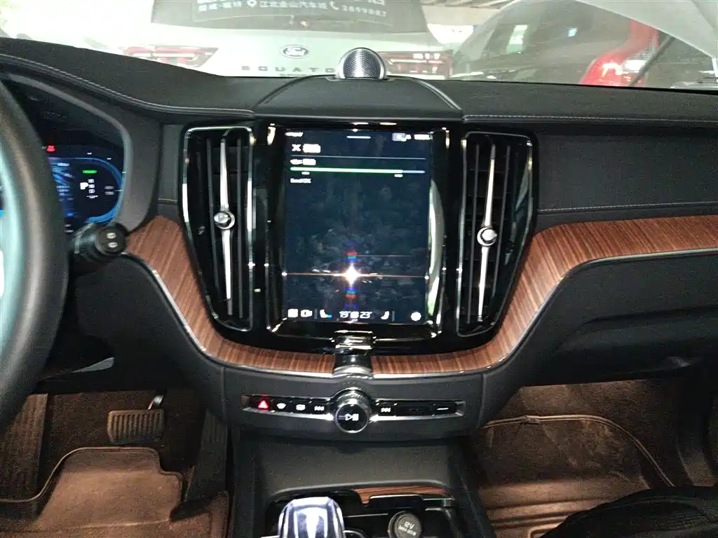 Volvo XC60 PHEV 2024 — фото 13