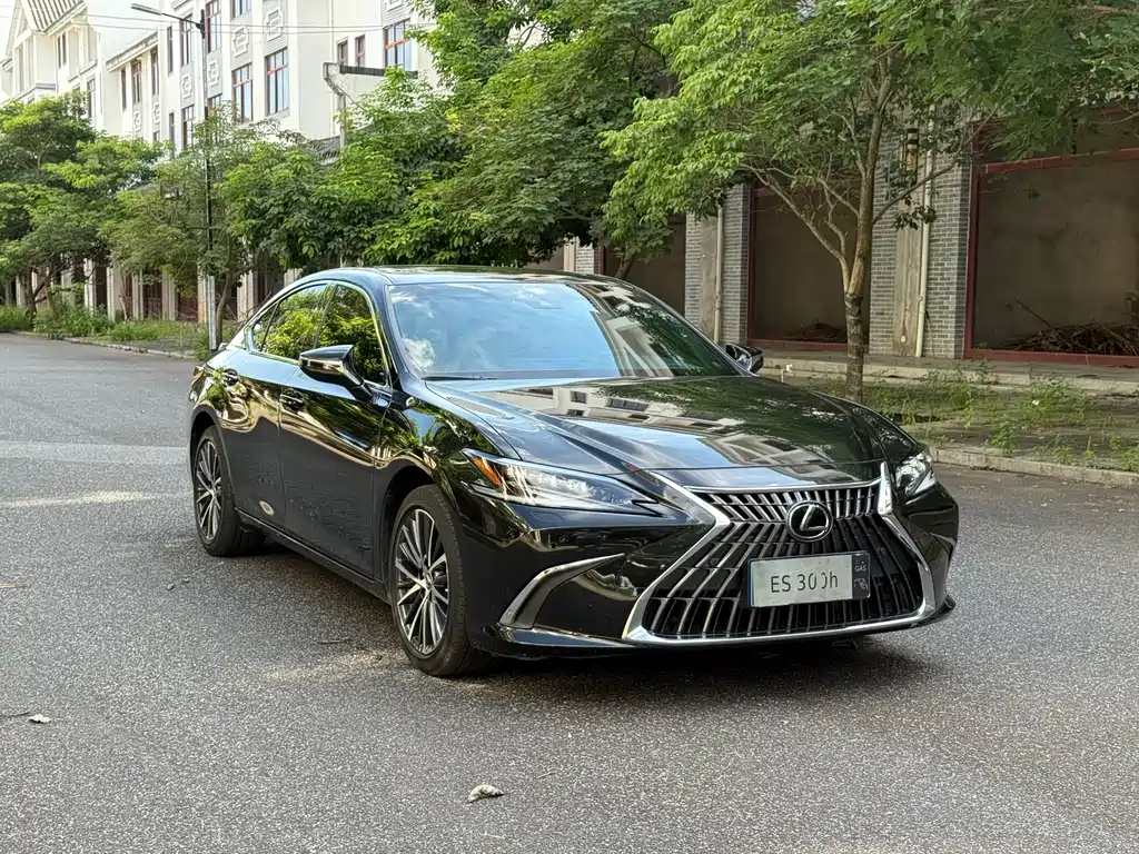 Lexus ES 2024