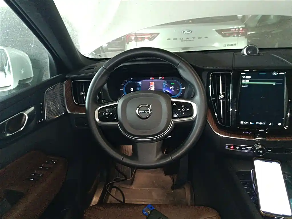 Volvo XC60 PHEV 2024 — фото 11