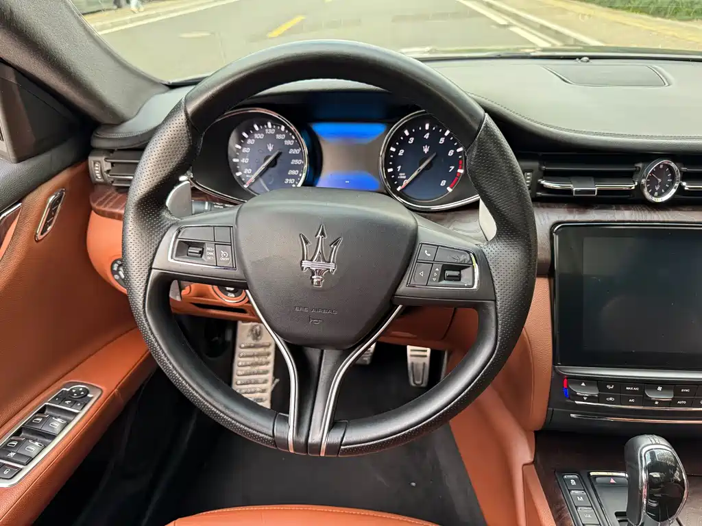 Maserati Quattroporte 2018 — фото 11