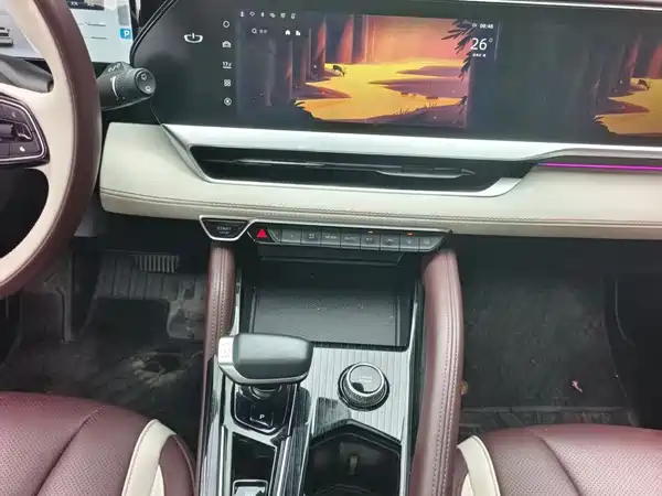 Geely Xingyue L 2022