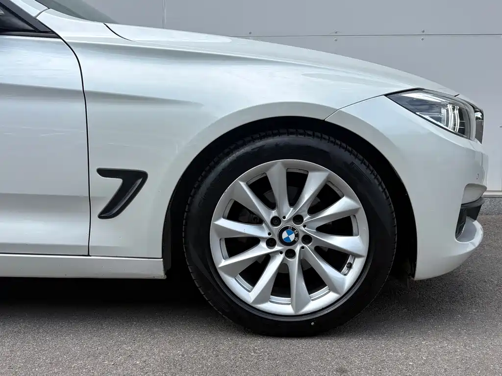 BMW 3 Series GT 2018 — фото 10