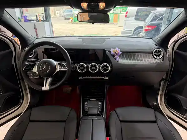 Mercedes-Benz GLA 2024