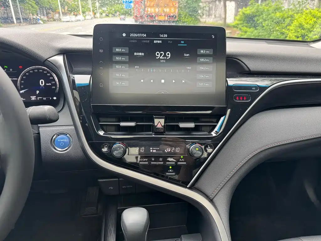Toyota Camry 2022 — фото 10