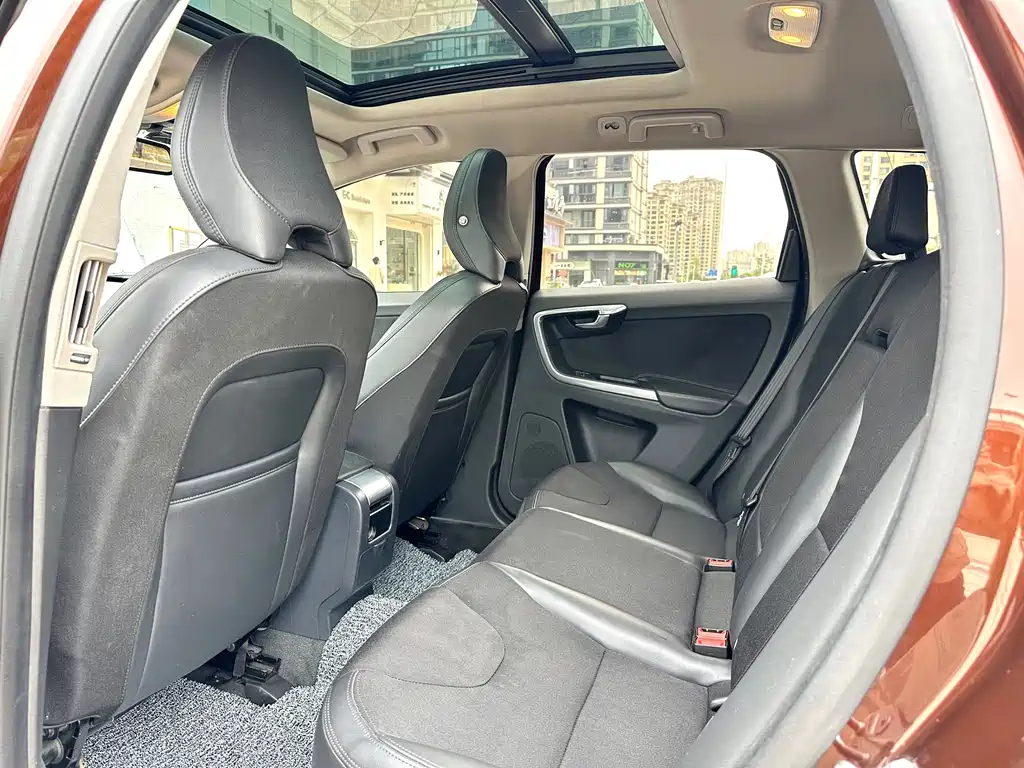 Volvo XC60 2015 — фото 11