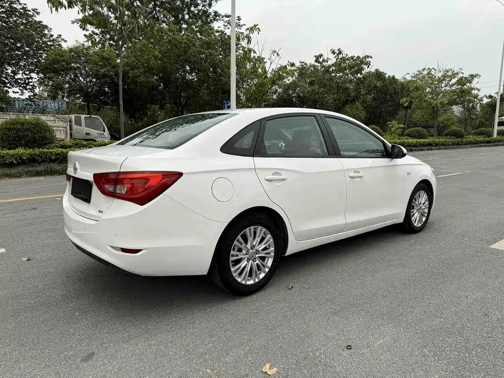 Buick Excelle 2015 — фото 7