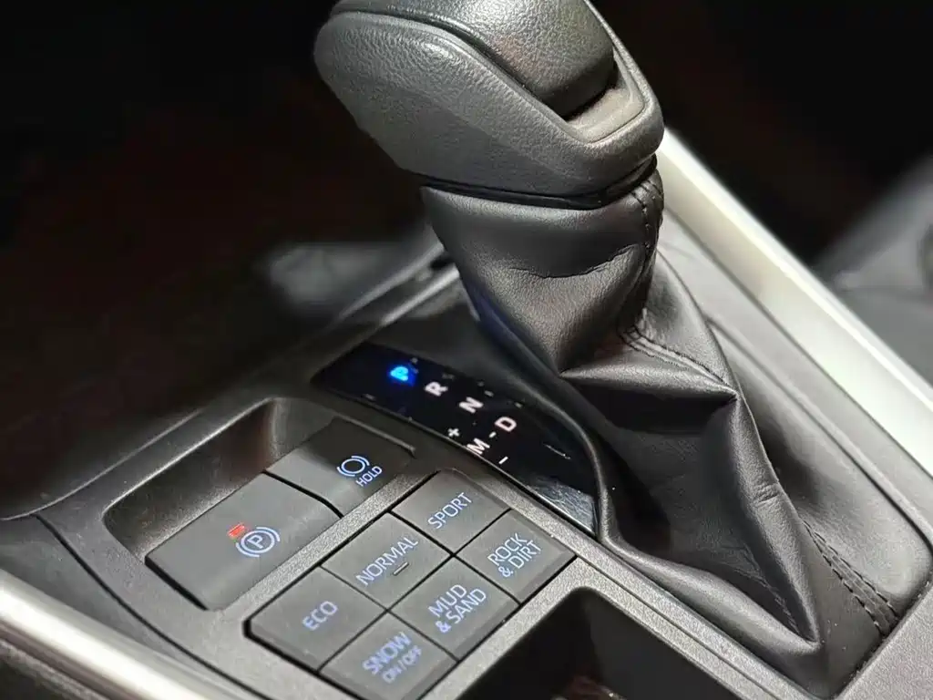 Toyota RAV4 2019 — фото 13