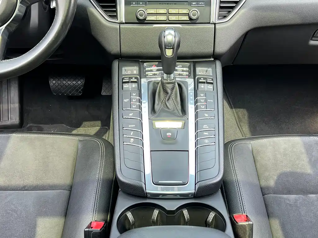 Porsche Macan 2018 — фото 12