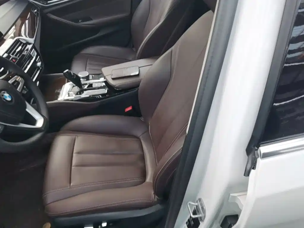 BMW 5 Series 2019 — фото 11