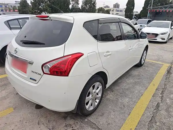 Nissan Tiida 2011
