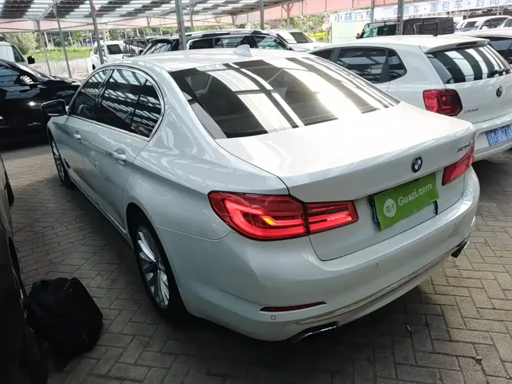 BMW 5 Series 2019 — фото 23