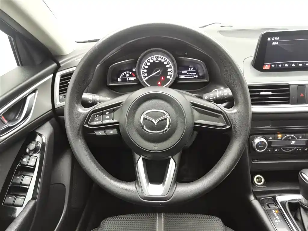 Mazda 3 Axela 2018 — фото 11