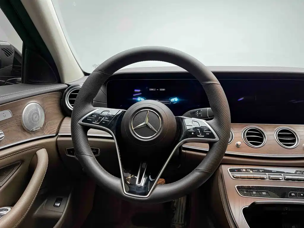 Mercedes-Benz E-Class 2021 — фото 11