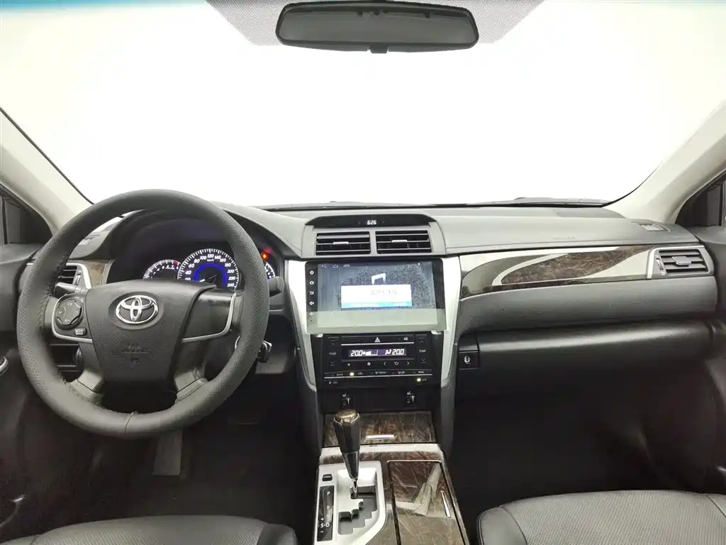 Toyota Camry 2016 — фото 5