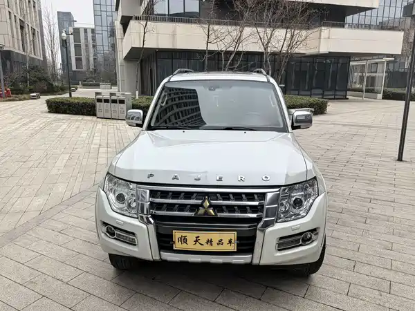 Mitsubishi Pajero 2016