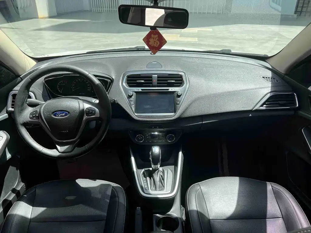 Ford Escort 2017 — фото 15