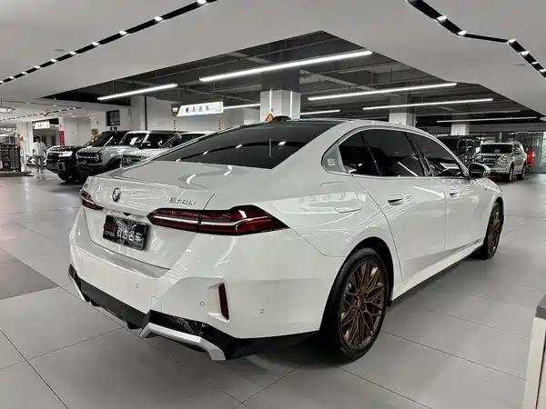 BMW 5 Series 2025