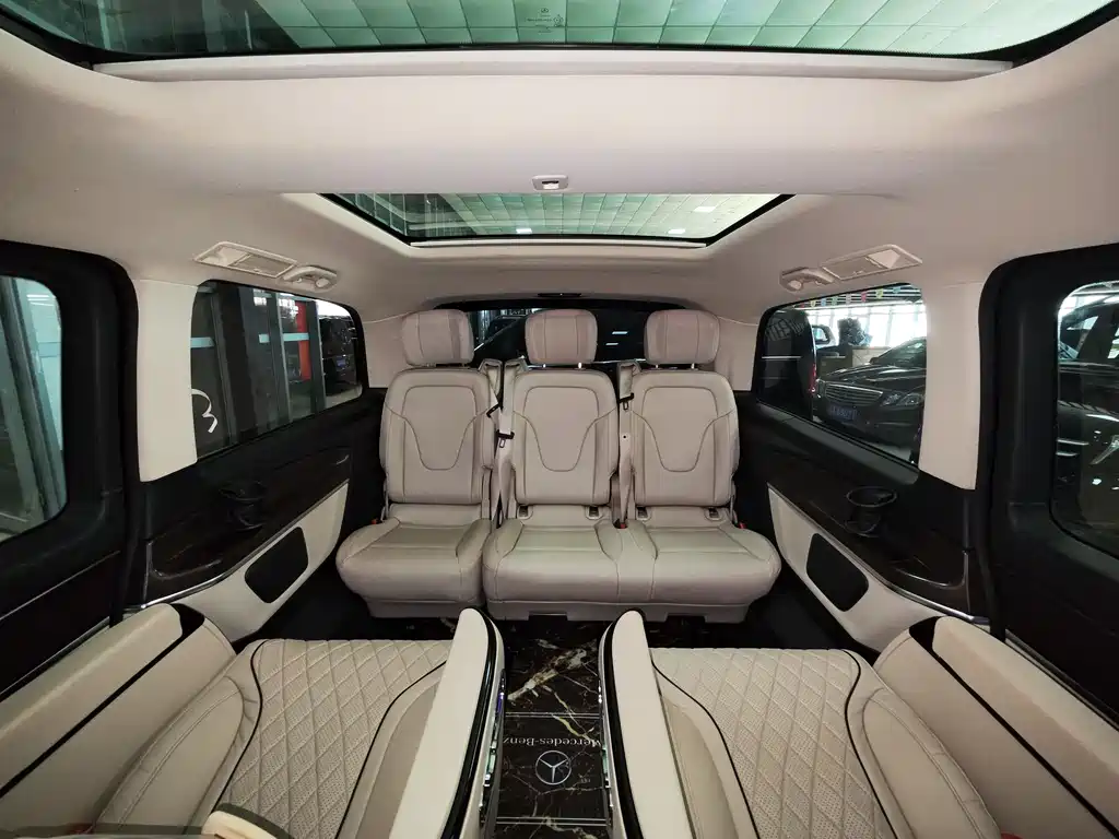 Mercedes-Benz V-Class 2022 — фото 11